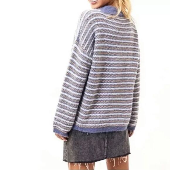 NWT
RAGA
Beach Club Pullover Sweater
Size M - Picture 6 of 8